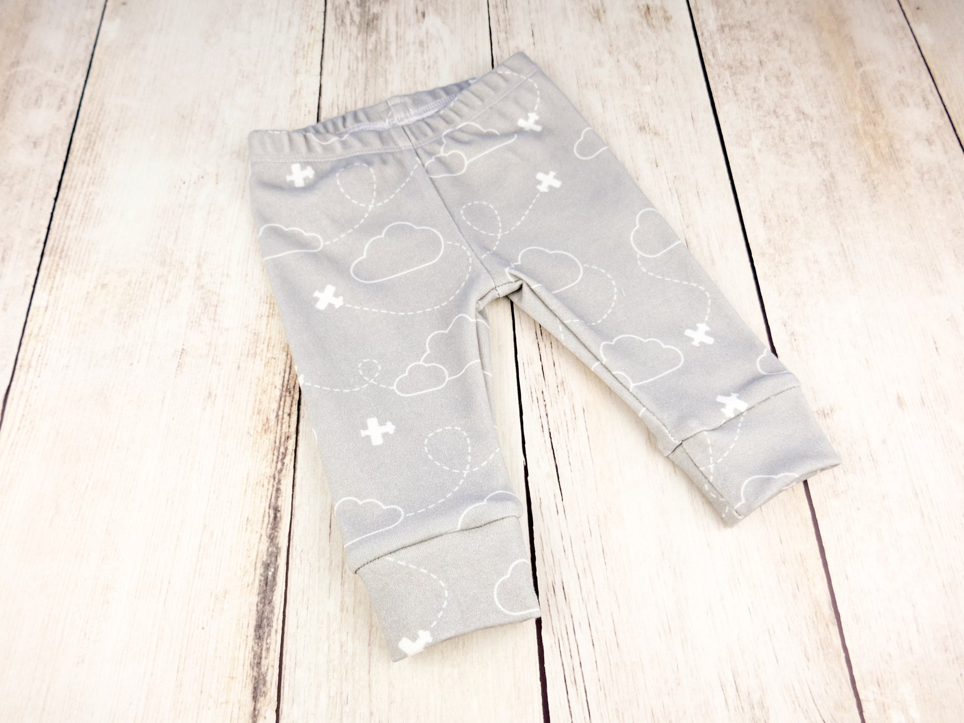 Airplanes in Clouds Organic Baby Leggings - White / Gray - CAVU Creations